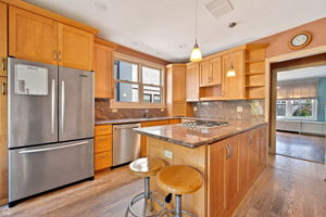 706 Forest Ave_017
