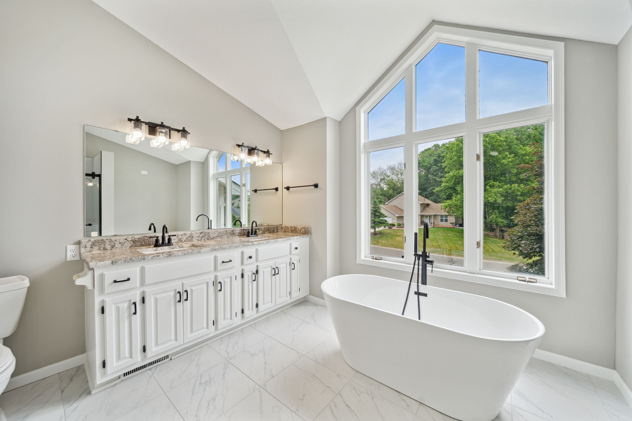 Double vanity, Garden tub and new countetops