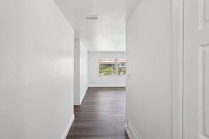 Phillip St-S2107-005.jpg