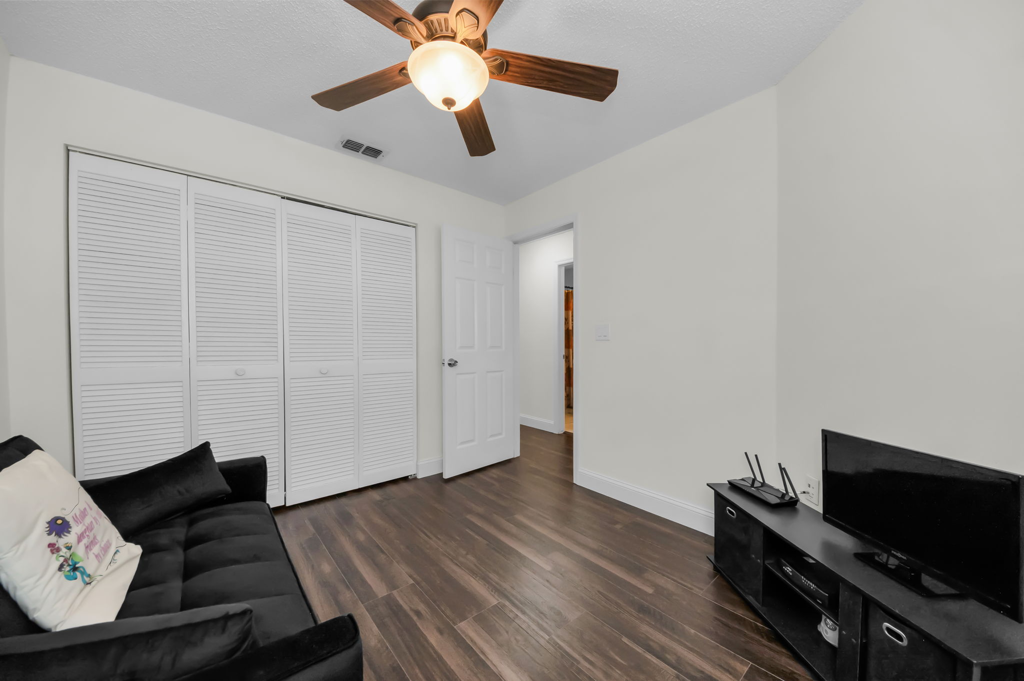 Upper Level Bedroom 2b