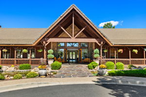 ClubhouseFront(3)