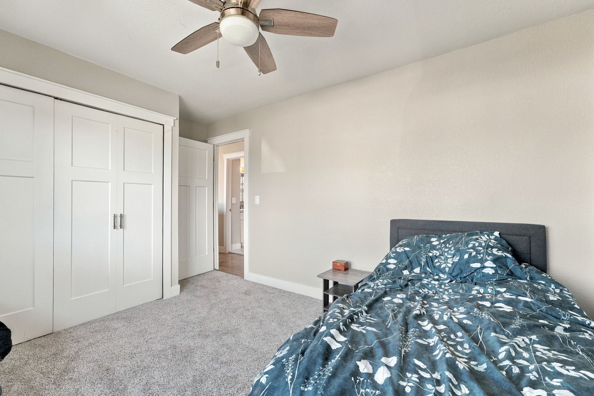DPB08926