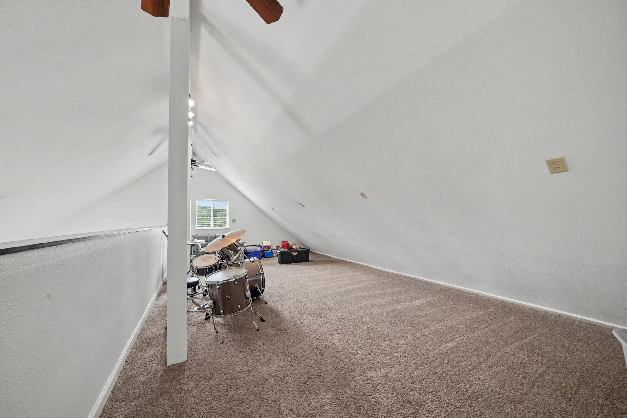  Photo 48