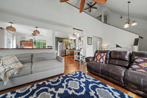  Photo 32