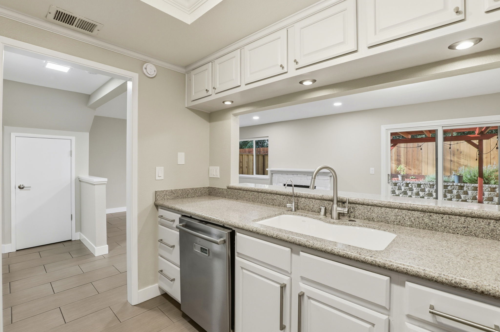 011_f8_7067 Mt Vernon Way