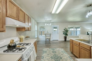 Kitchen/Eating Area