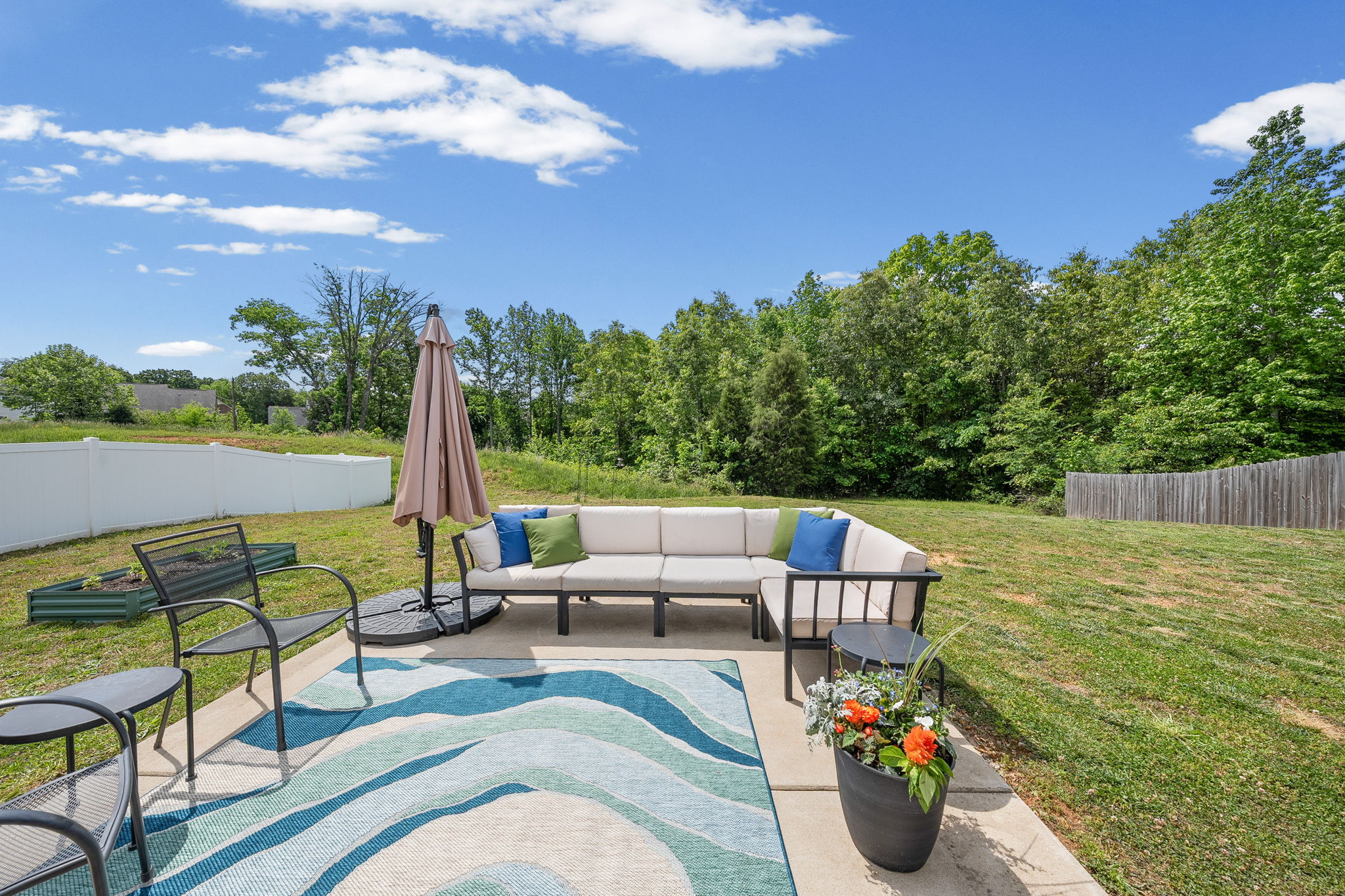  Photo 48