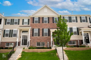 707 Neubauer Circle, Lindenhurst, IL 60046_001
