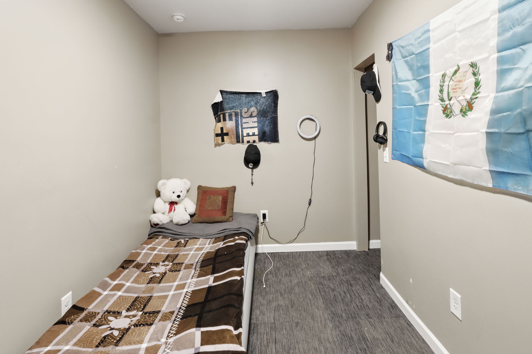  Photo 13