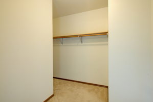 12 Walk In Closet_