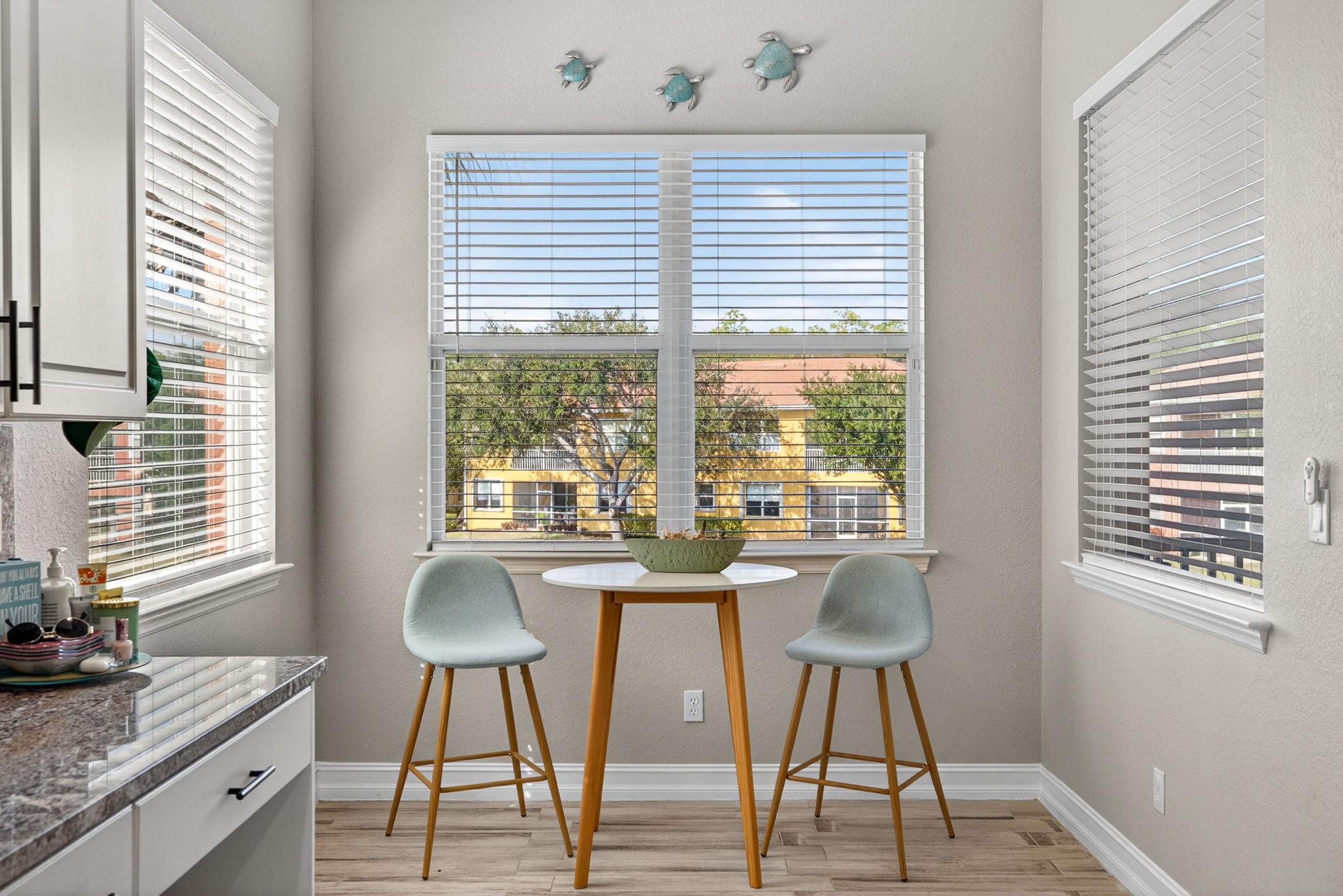 RS - Breakfast Nook 1 of 2