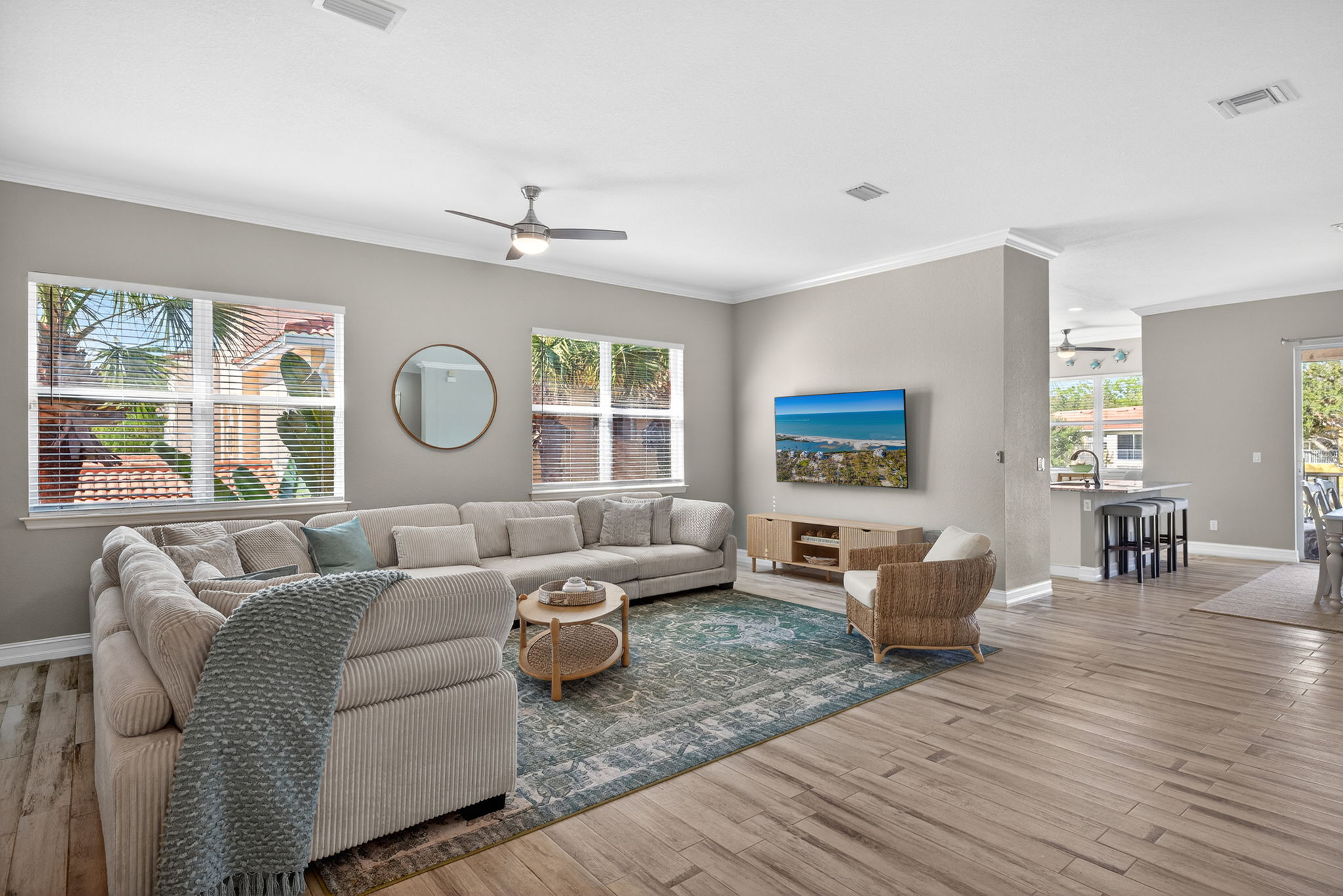 RS - Living Room 2 of 5