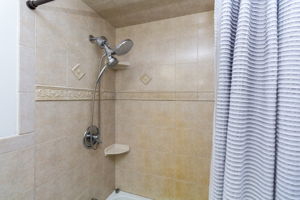  Photo 33