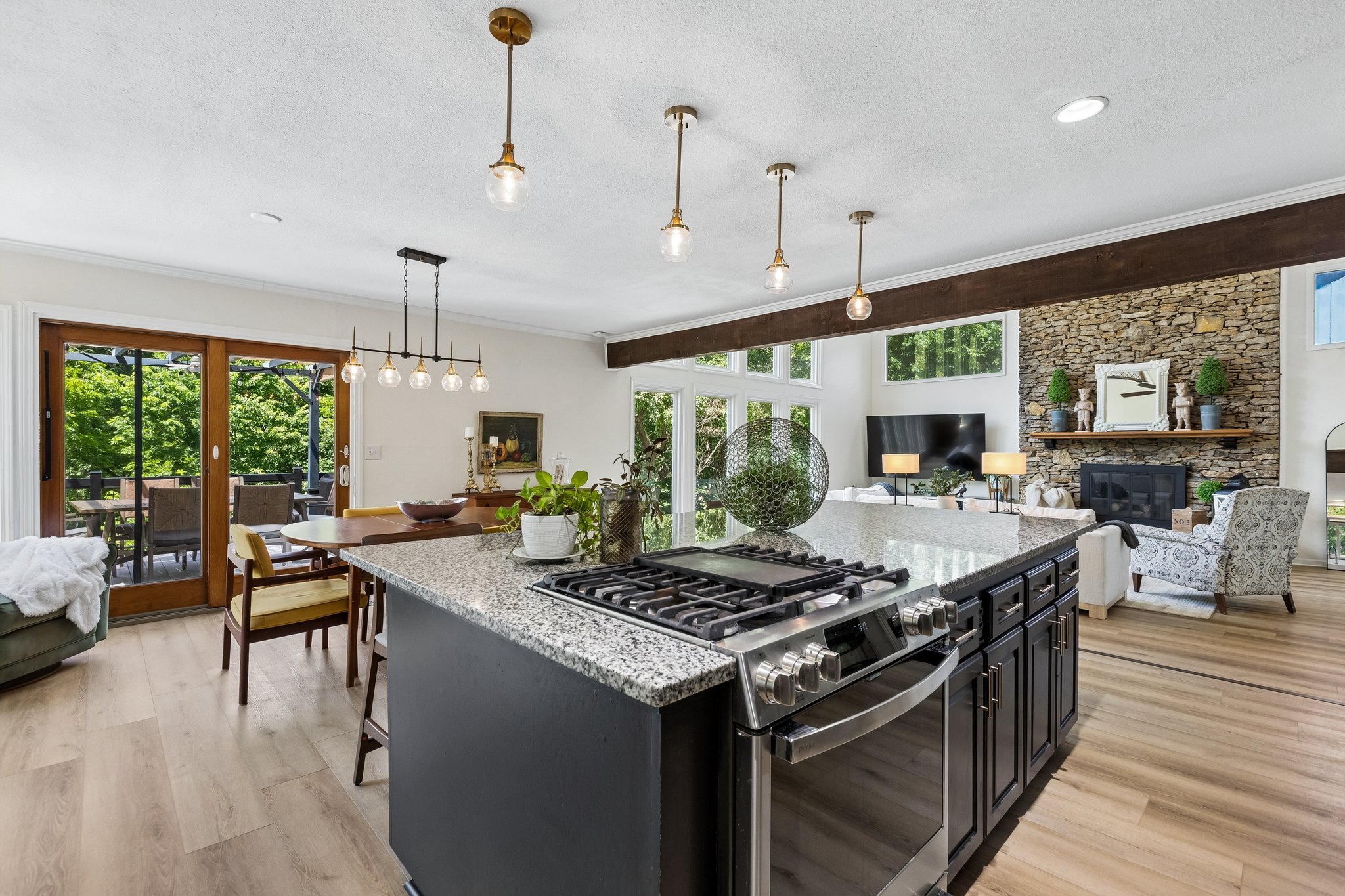 9411 - 708 Lake Forest Dr_014.jpg