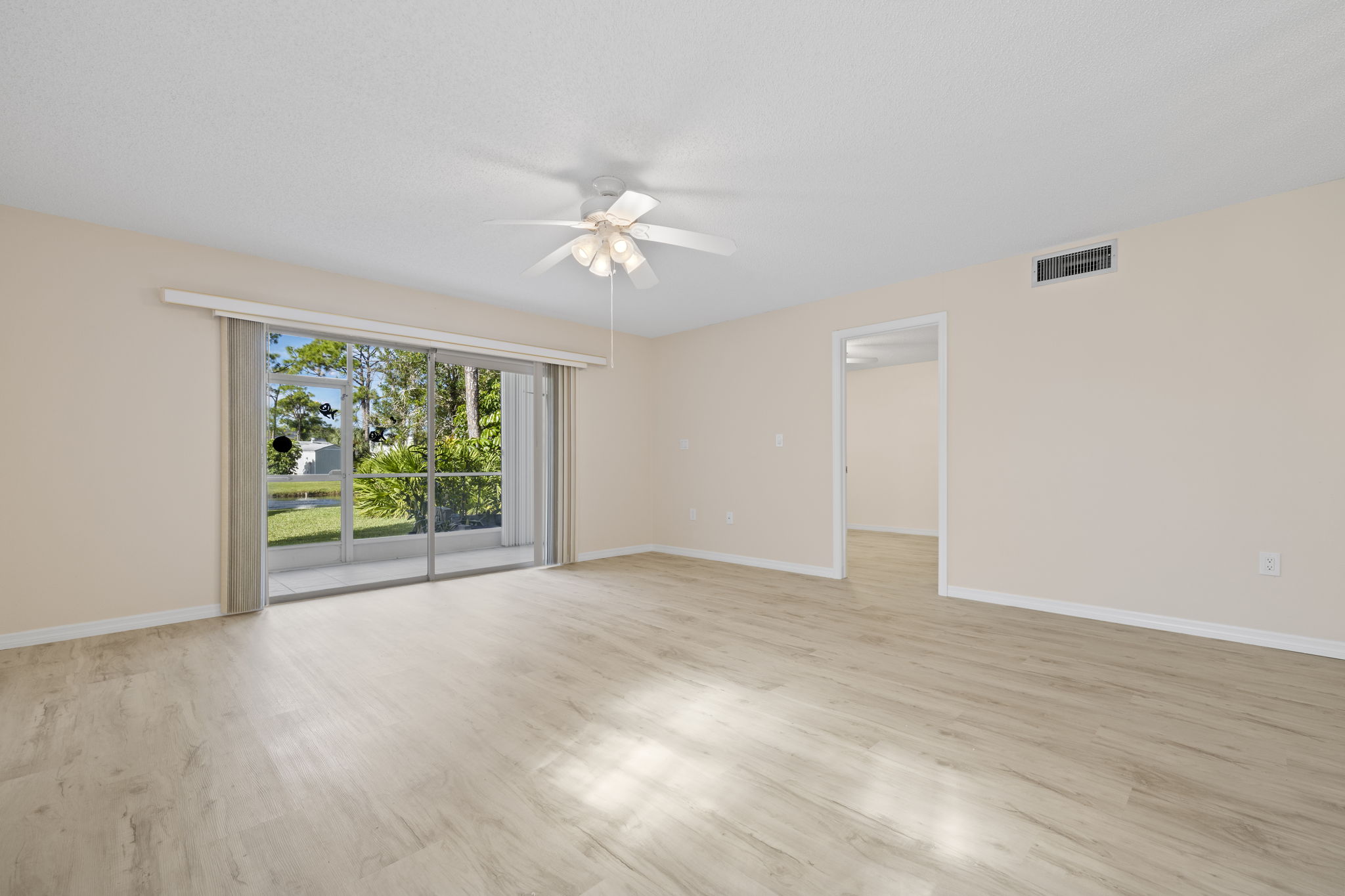 Living Room (4)