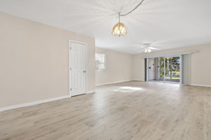 Dining Area (2)