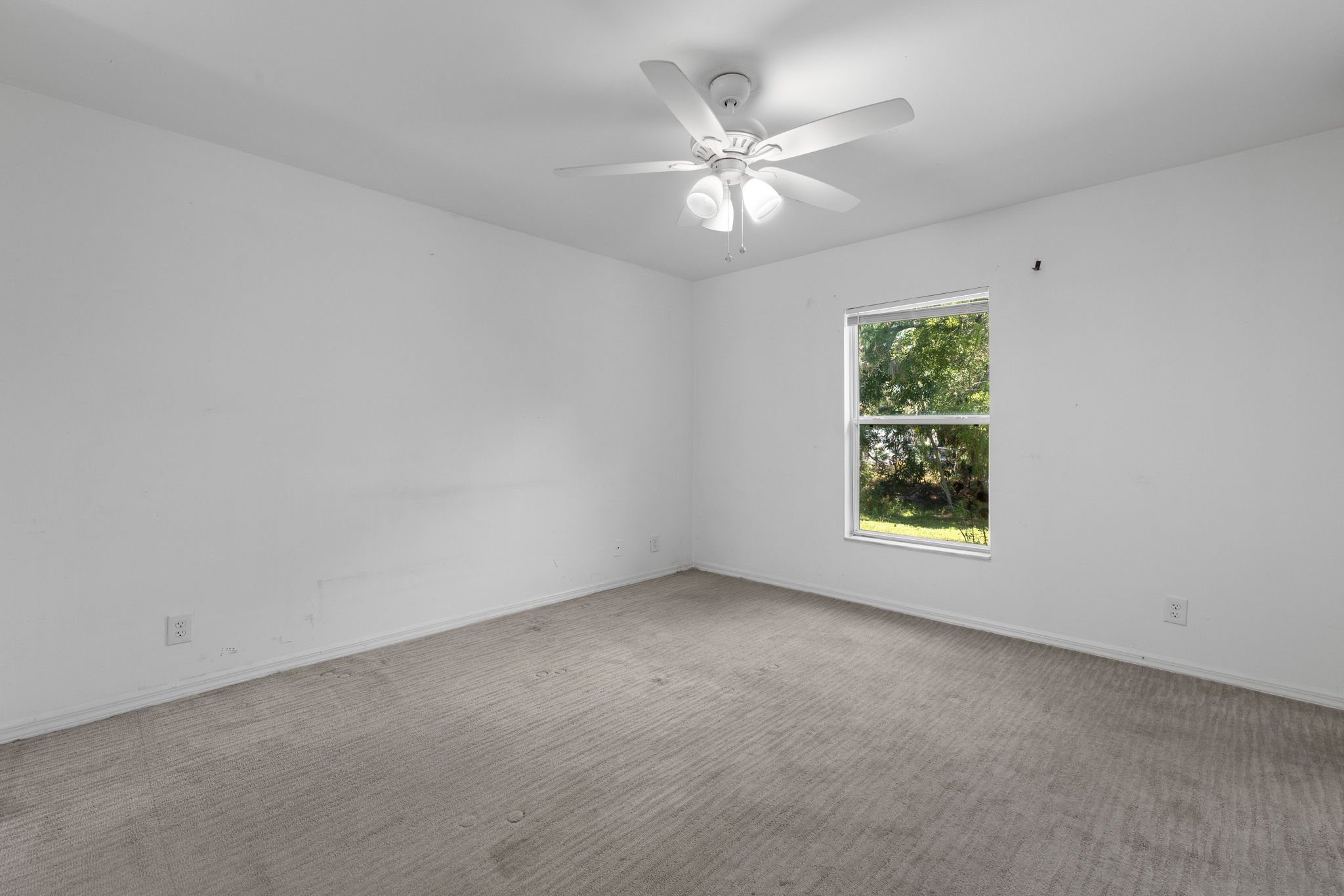 Primary Bedroom (2)
