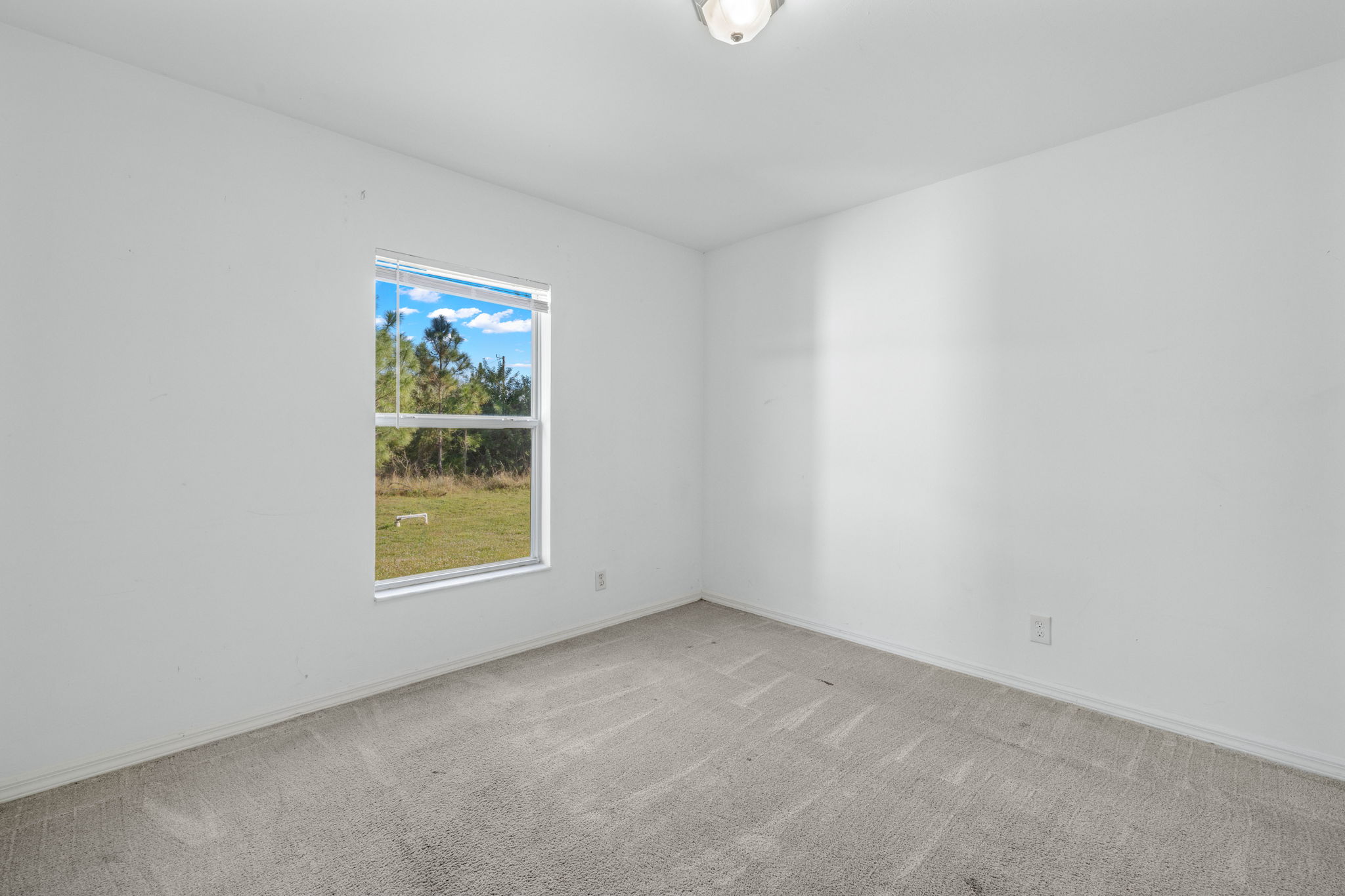 Guest Bedroom (4)