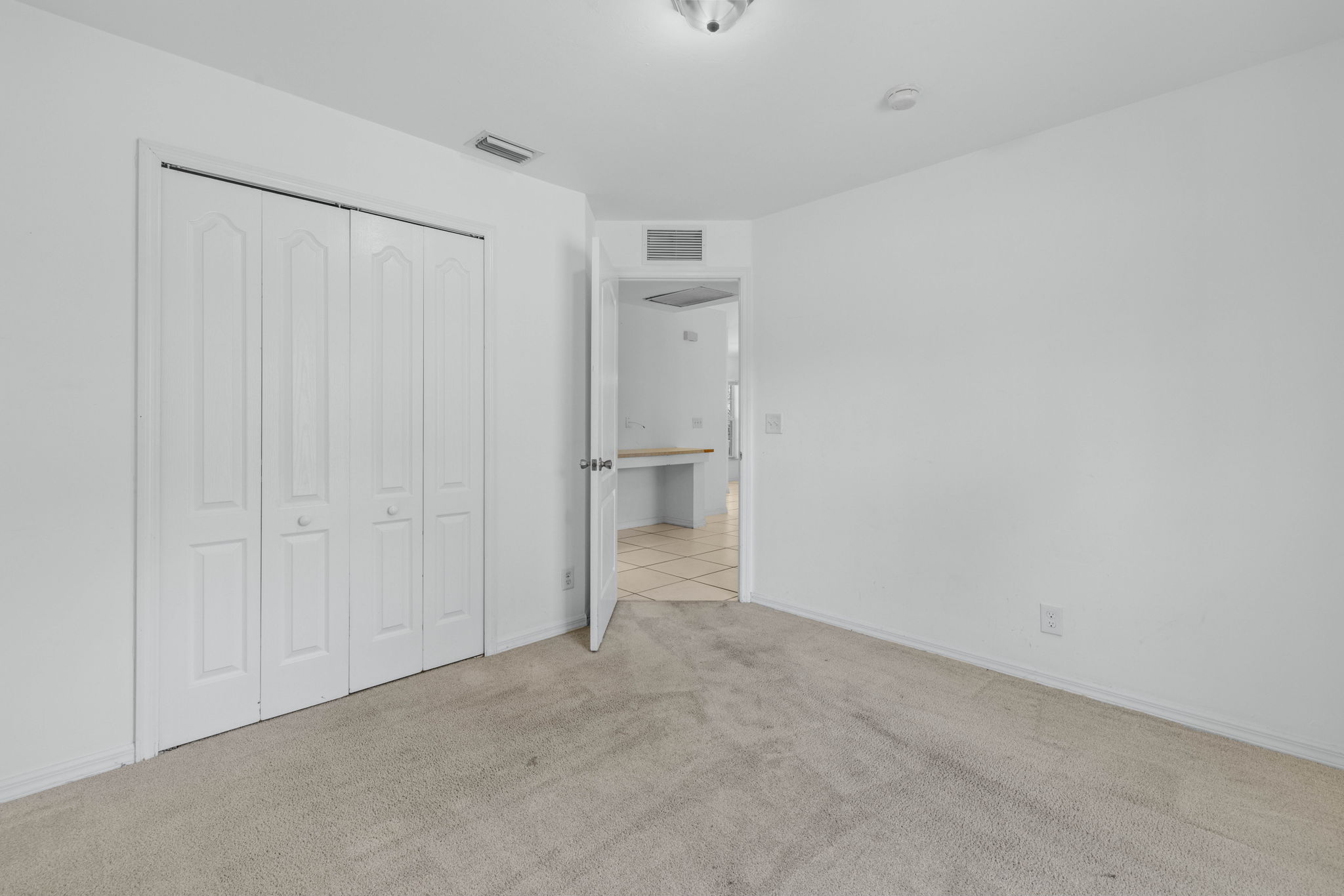 Guest Bedroom (3)