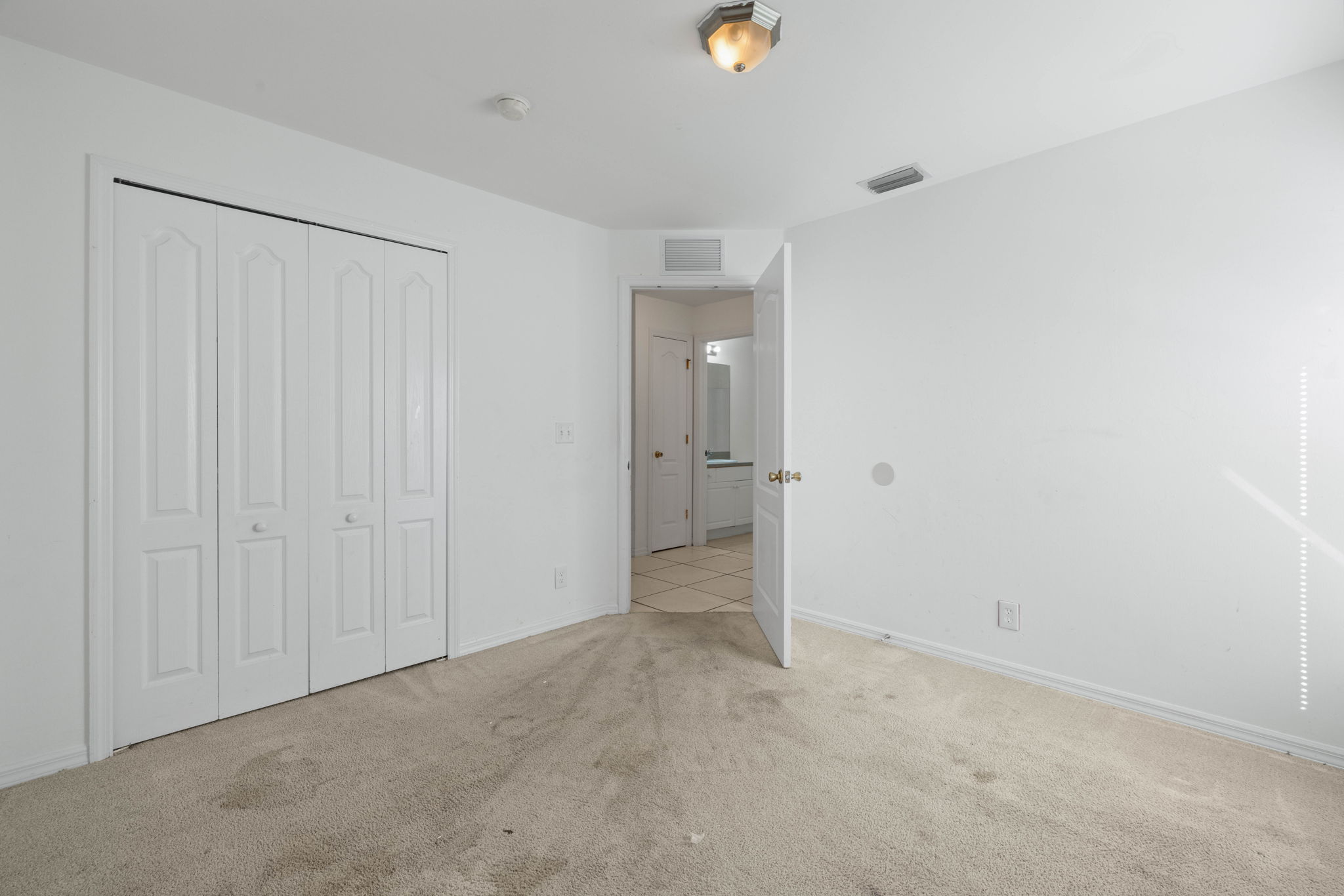 Guest Bedroom (2)