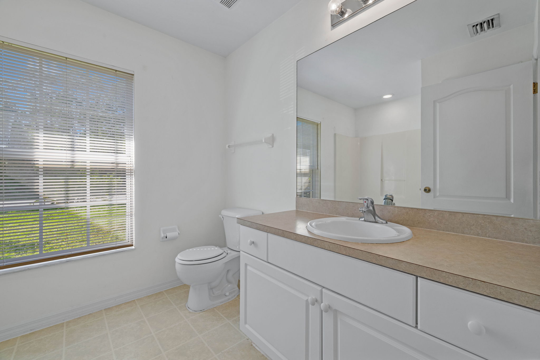 Primary Bathroom (2)