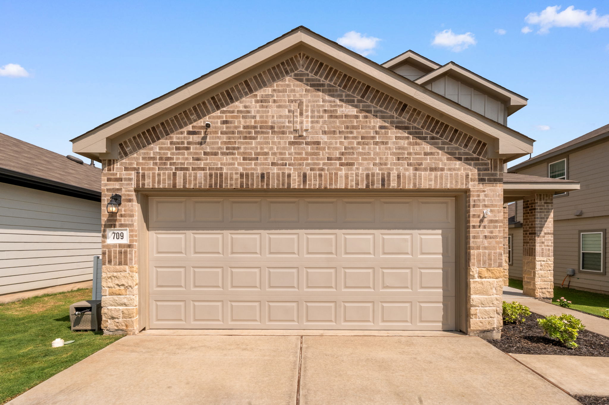 709 Lake Sweetwater Ln, Buda, TX 78610, USA Photo 4