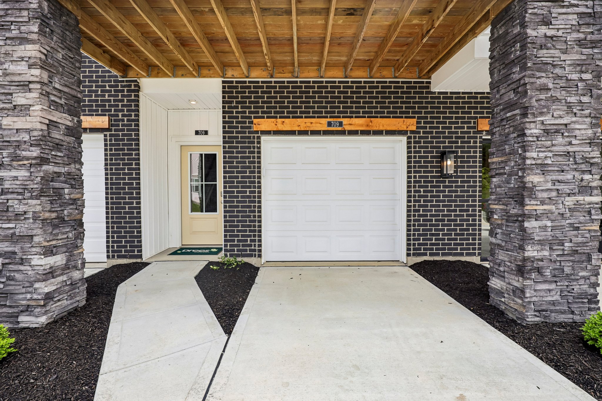 Somerset Blvd-S2205-003.jpg