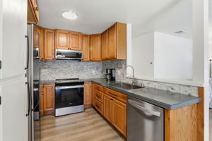 011_F8_09 Whitewater Ct