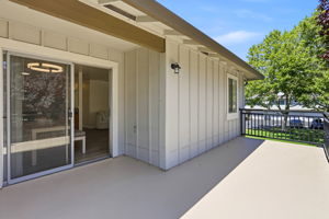 030_F8_09 Whitewater Ct