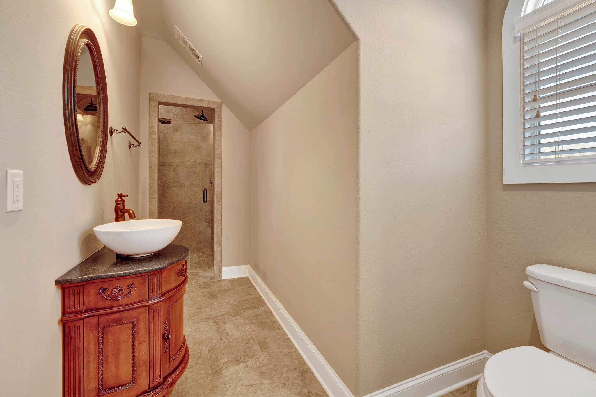 Second floor full bathroom