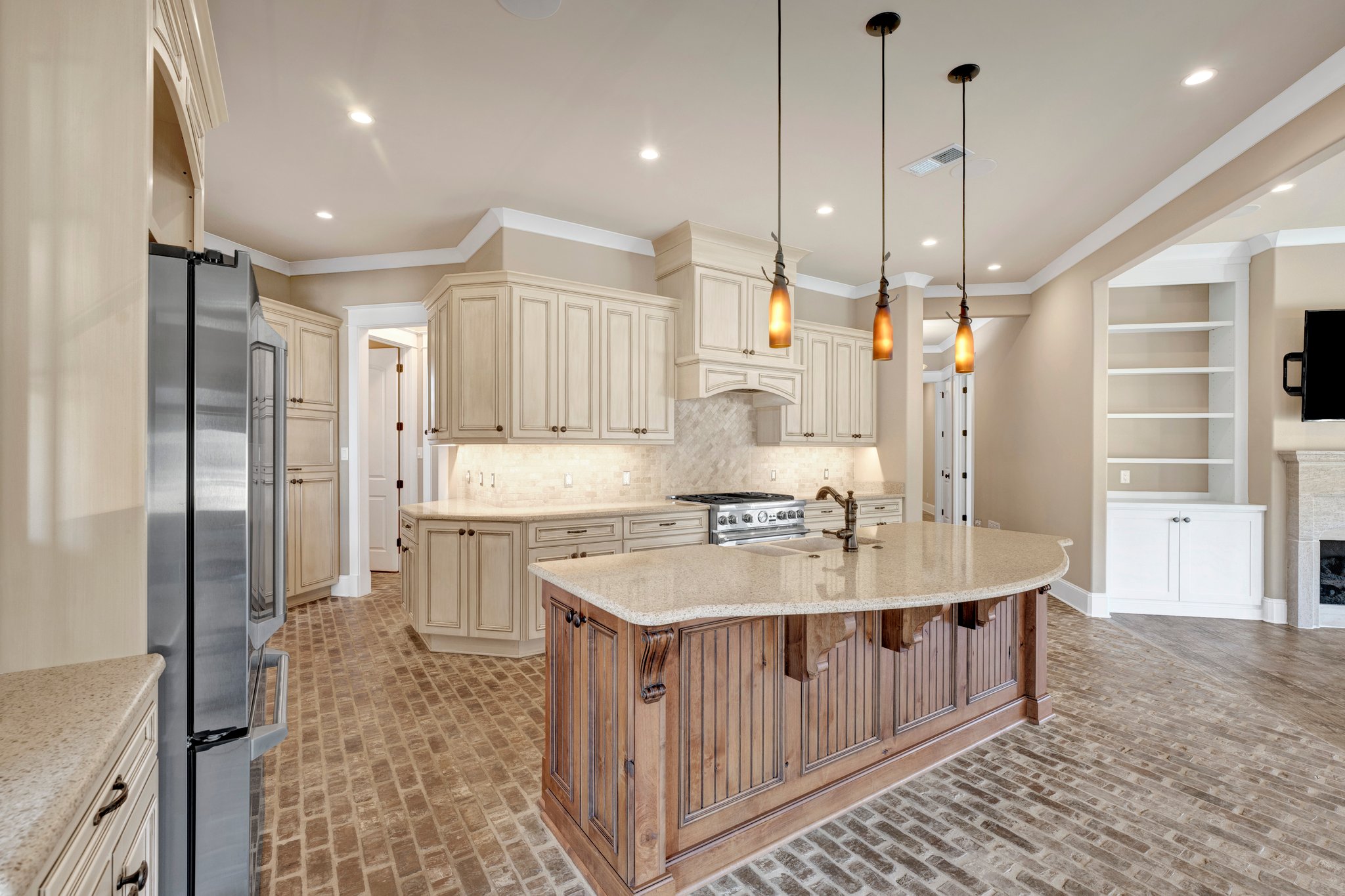 Beautiful and spacious kitchen