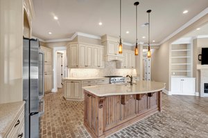 Beautiful and spacious kitchen