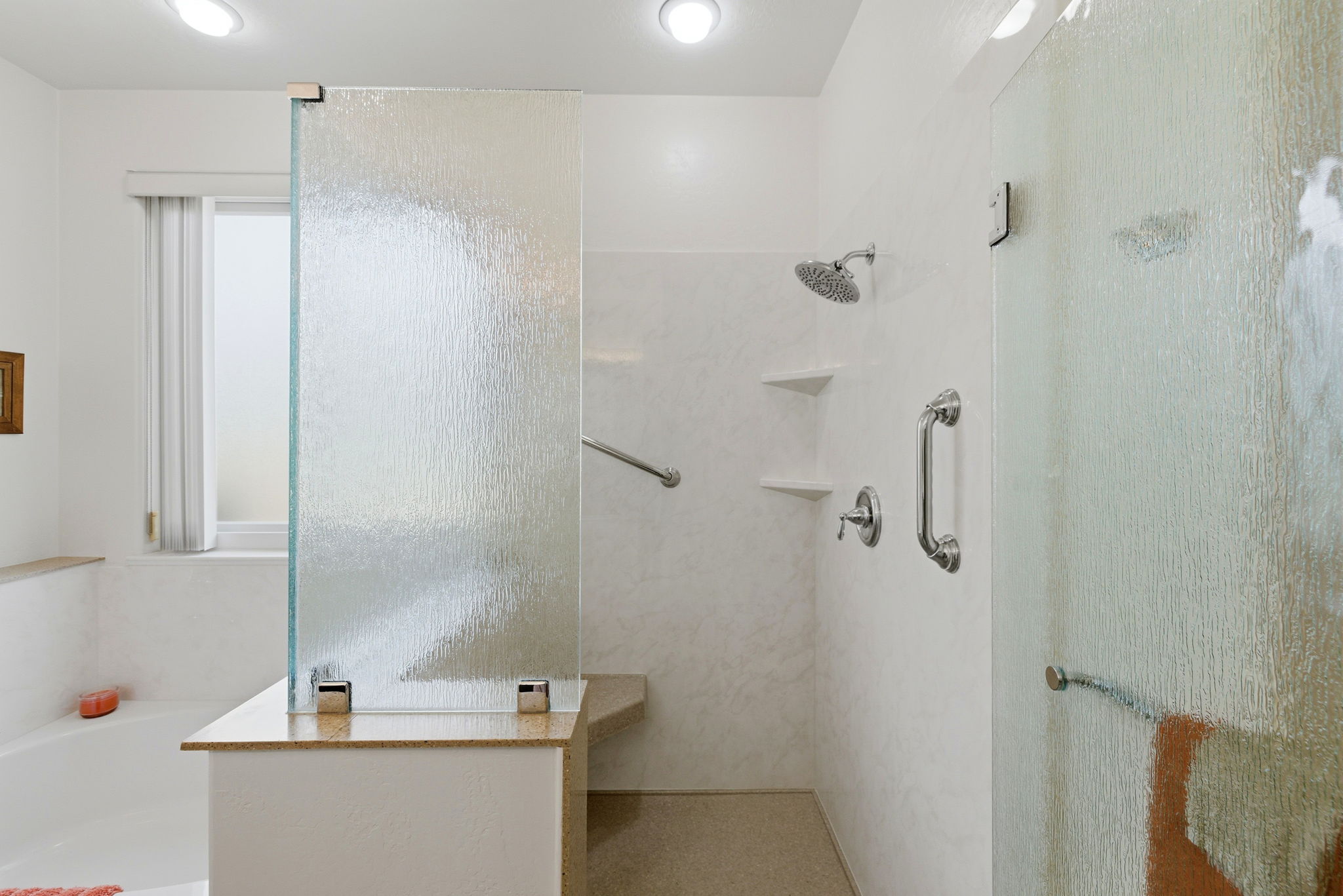 Primary Bathroom (3)