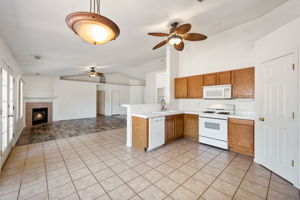 Kitchen (2)