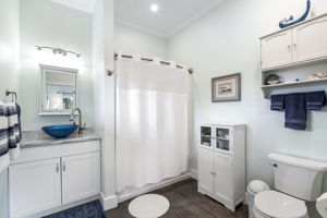 Ohana Bathroom