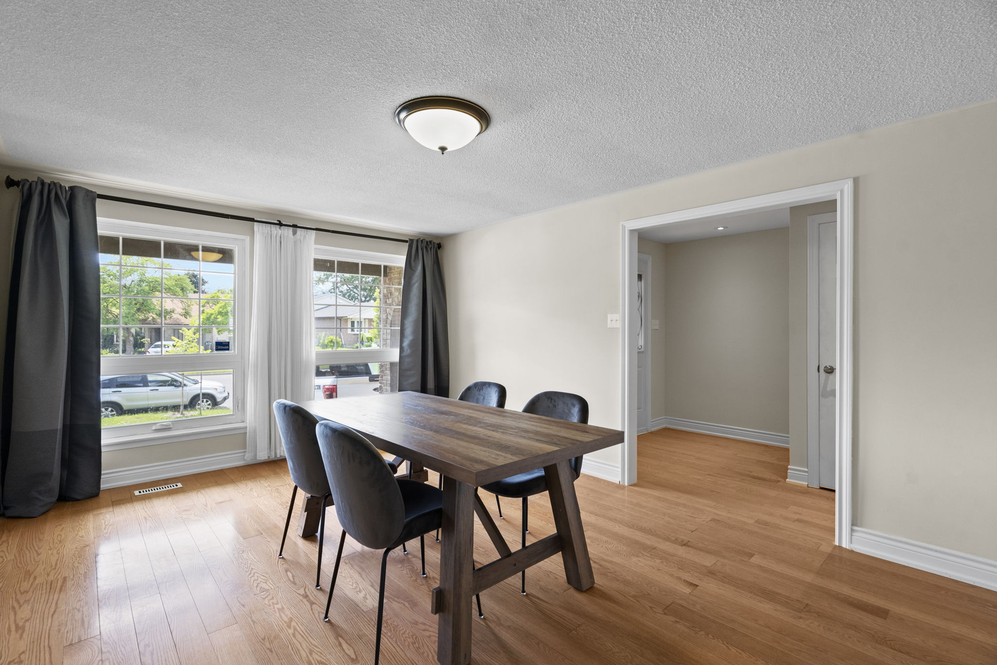 71 Ardgowan Crescent Toronto, ON M1V 1B4