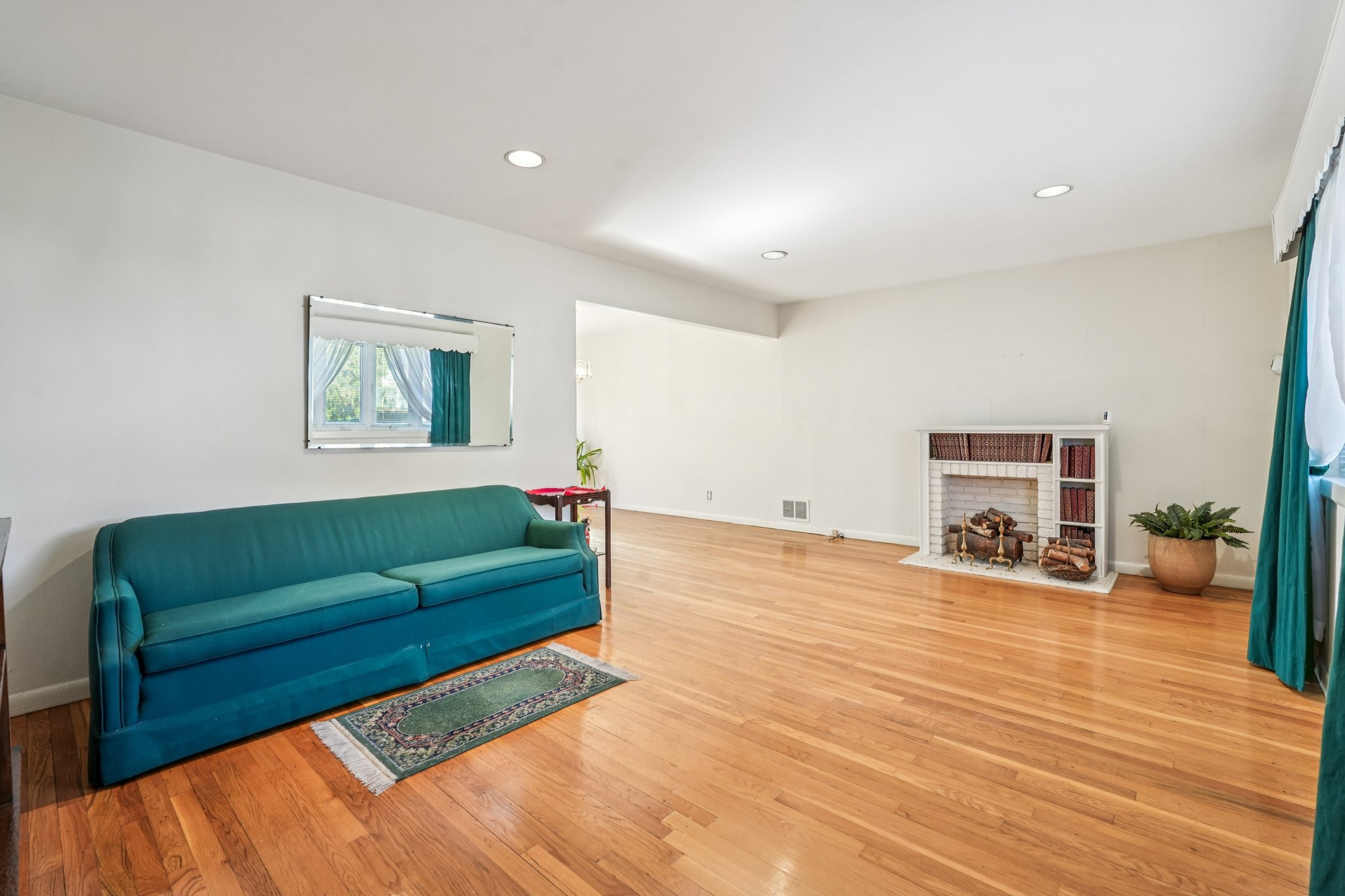 Dora Ln-S2810-007.jpg