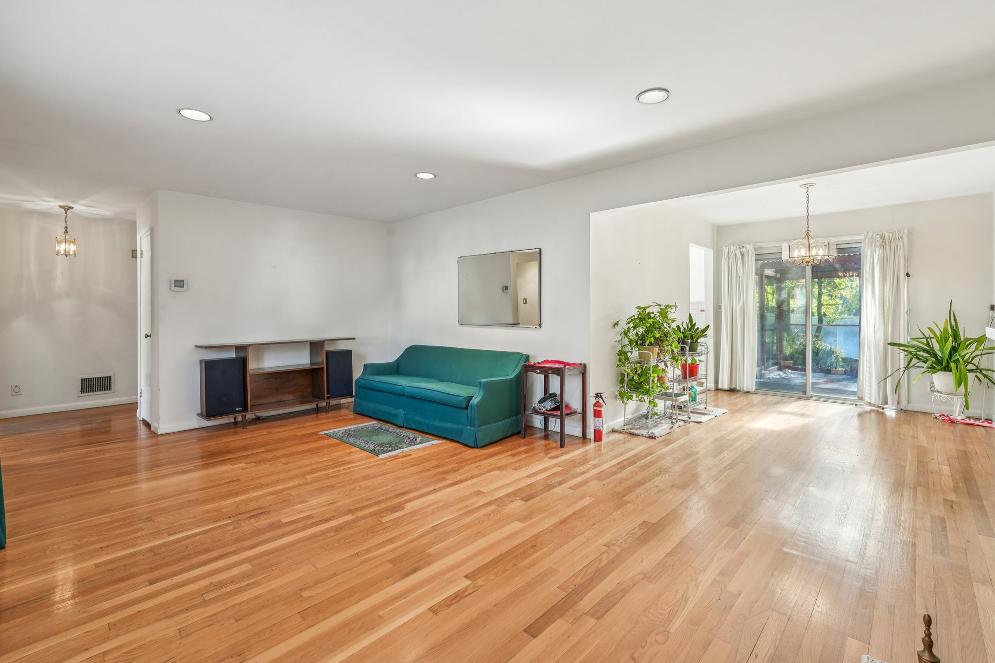 Dora Ln-S2810-009.jpg