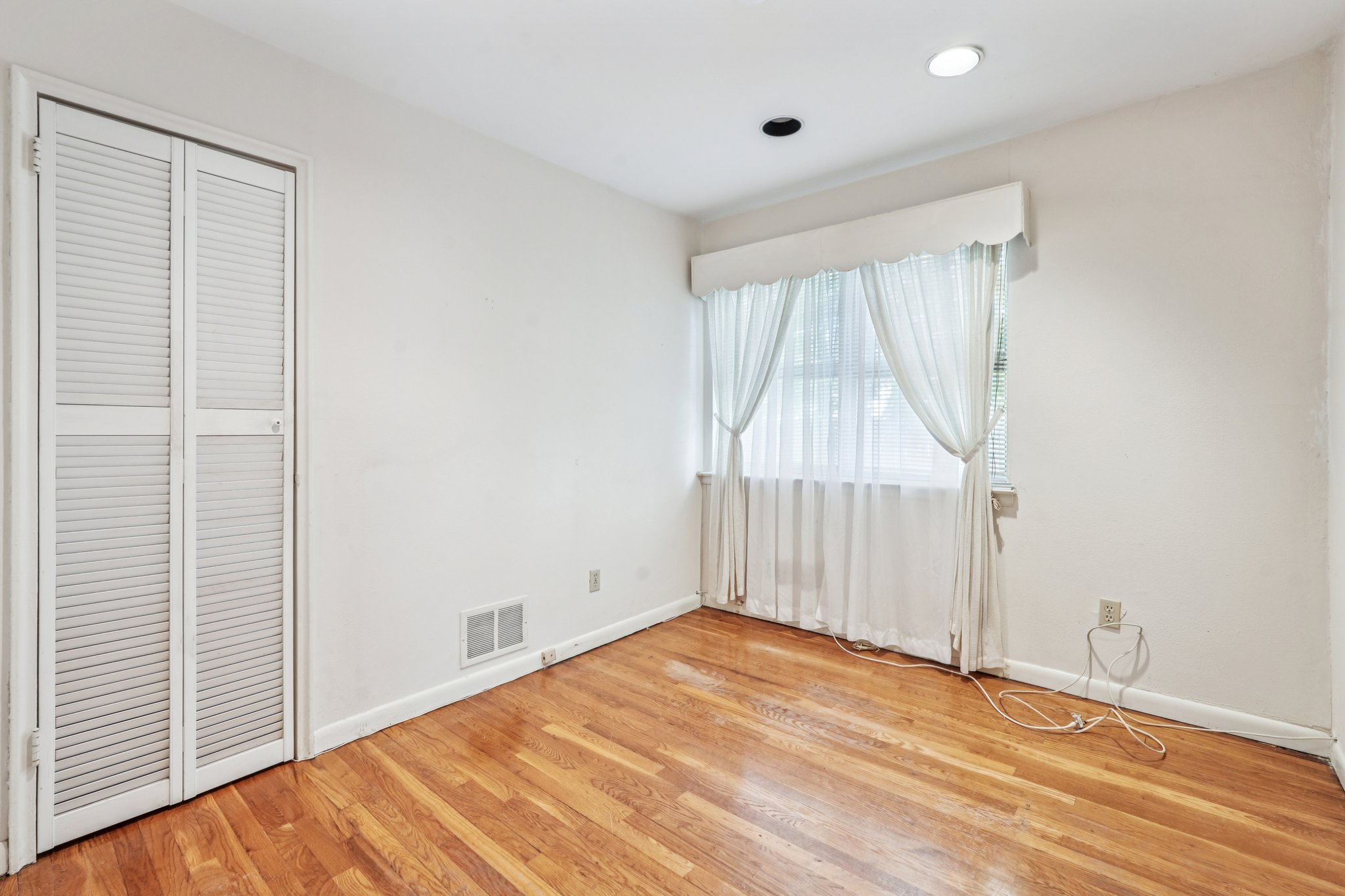 Dora Ln-S2810-025.jpg