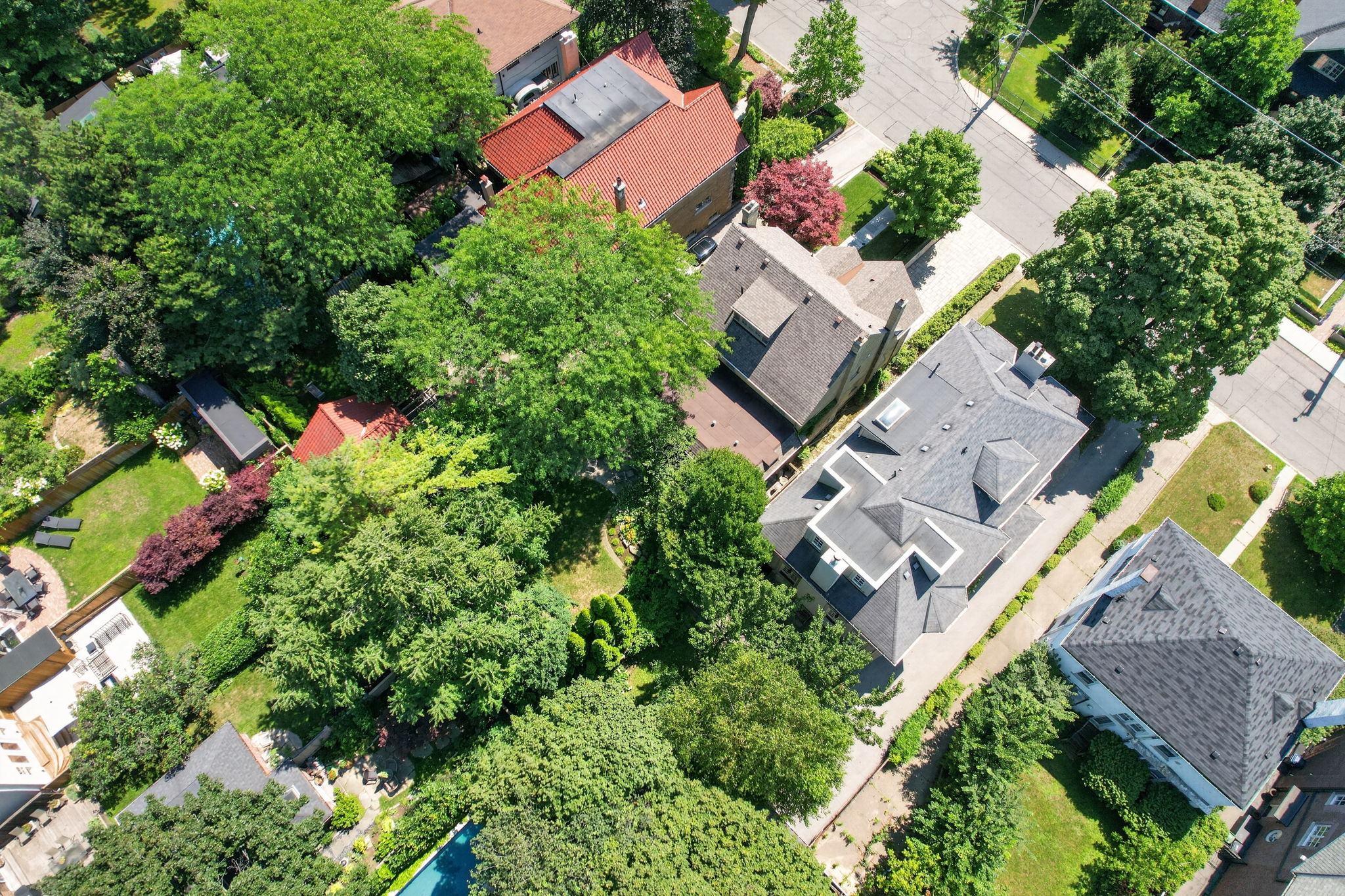 71 Garfield Ave Toronto, ON M4T 1E8