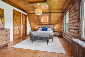 Door to en-suite bath