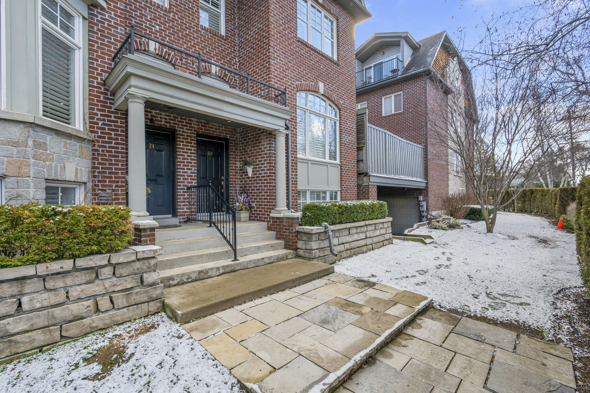 71 Prince Edward Dr S Toronto, ON M8Y 3V5