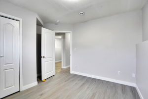  Photo 34