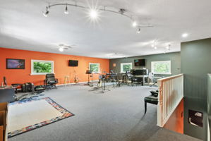  Photo 44