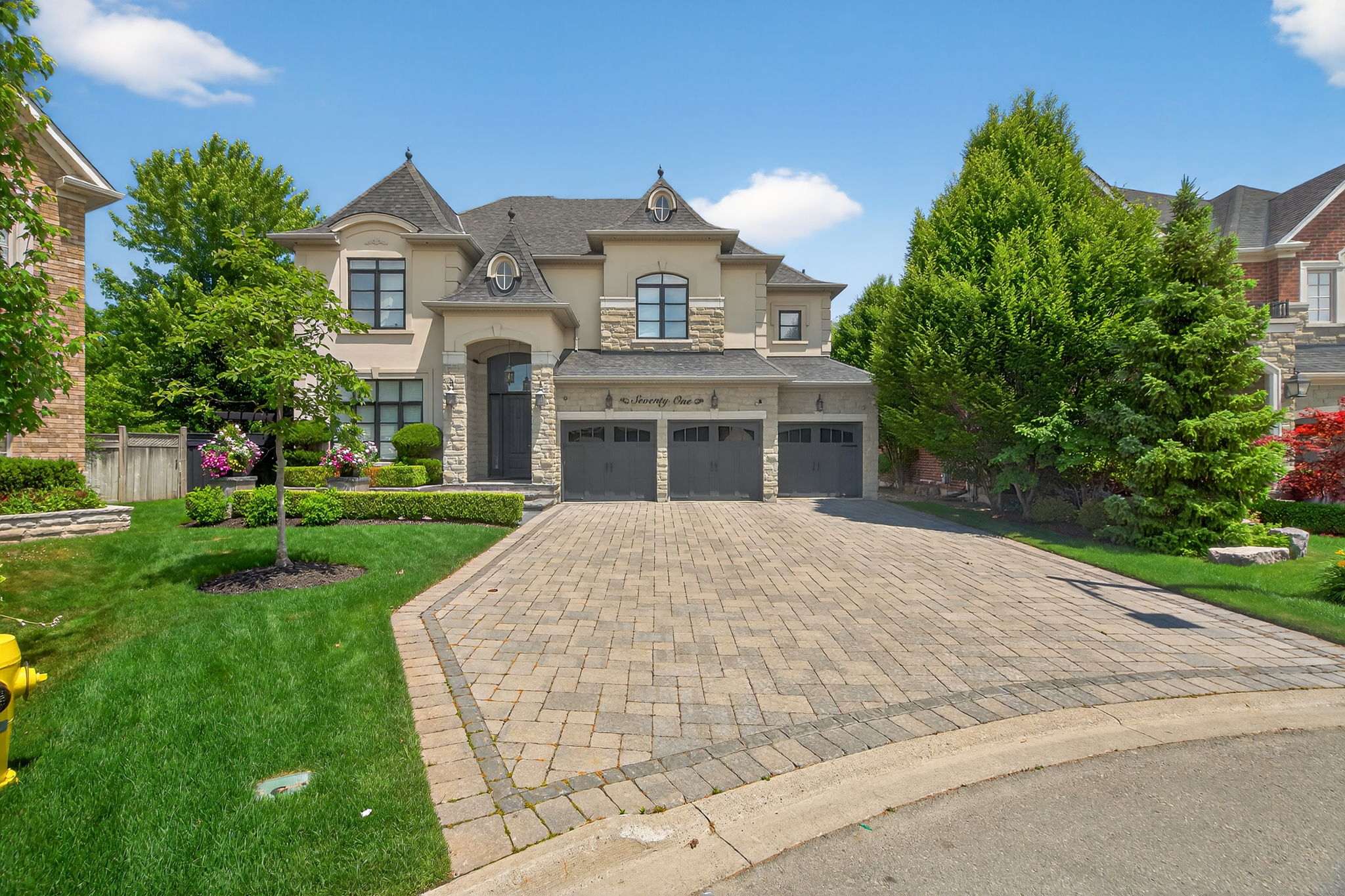 71 Woodvalley Cres Vaughan, ON L6A 4J6