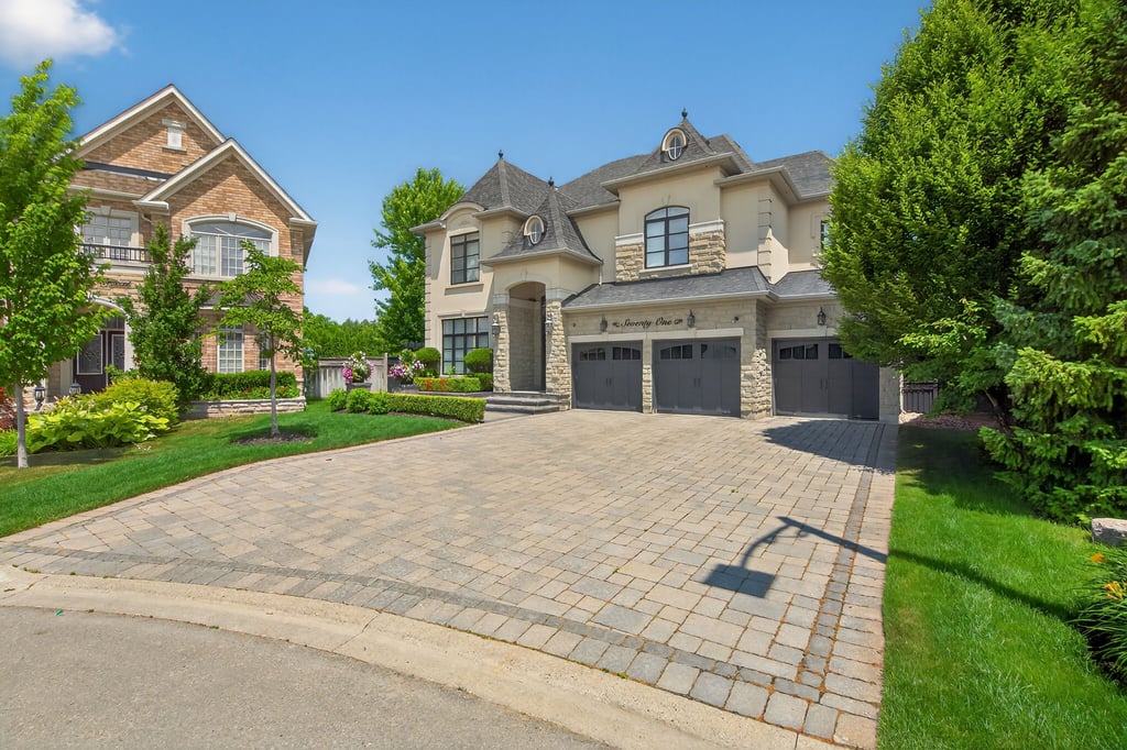 71 Woodvalley Cres