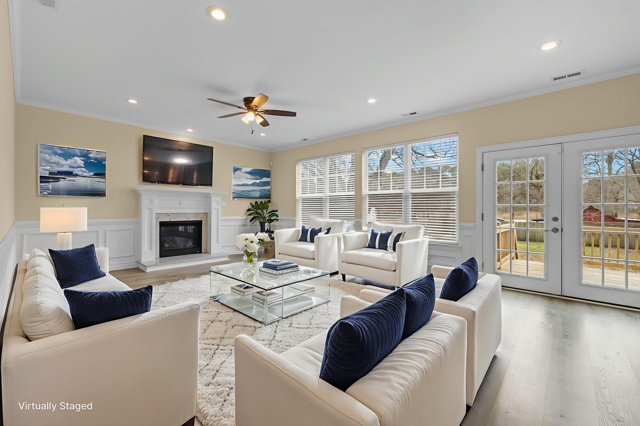 7X2A1101 virtually staged.jpeg