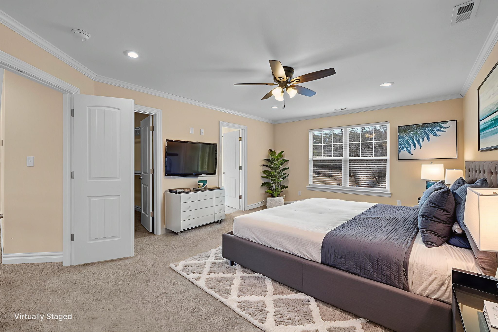 7X2A1201 virtually staged.jpeg