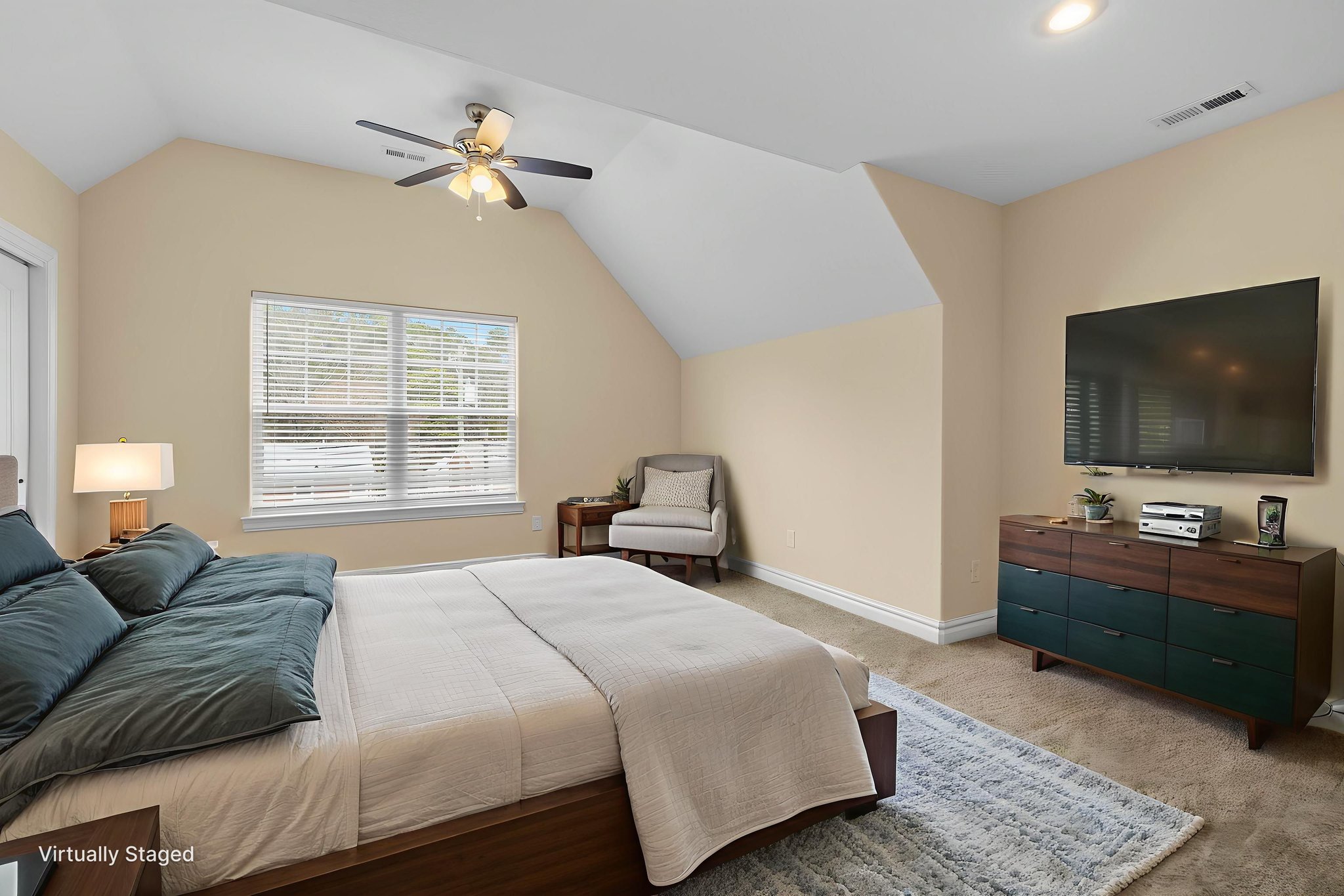 7X2A1251 virtually staged.jpeg