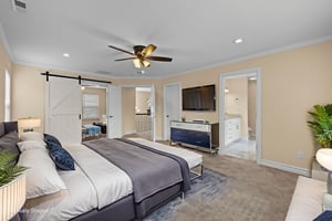 7X2A1206 virtually staged.jpeg